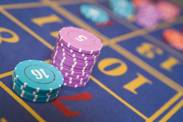 Live French Roulette table at bpo77 with dealer and multi-camera studio setup